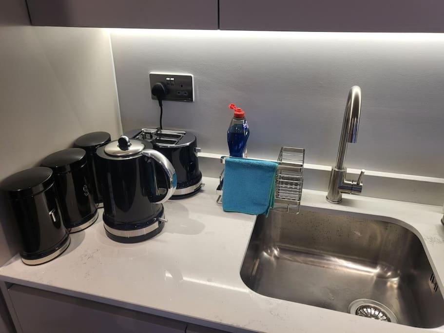 Entire Reigate Apartment Hosted By Pius エクステリア 写真
