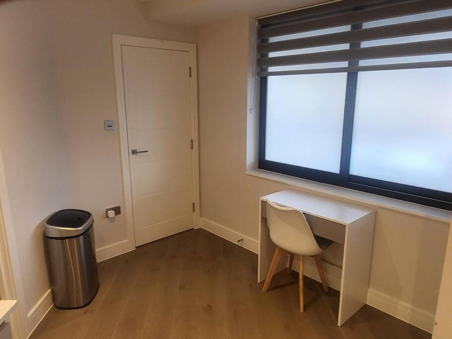 Entire Reigate Apartment Hosted By Pius エクステリア 写真