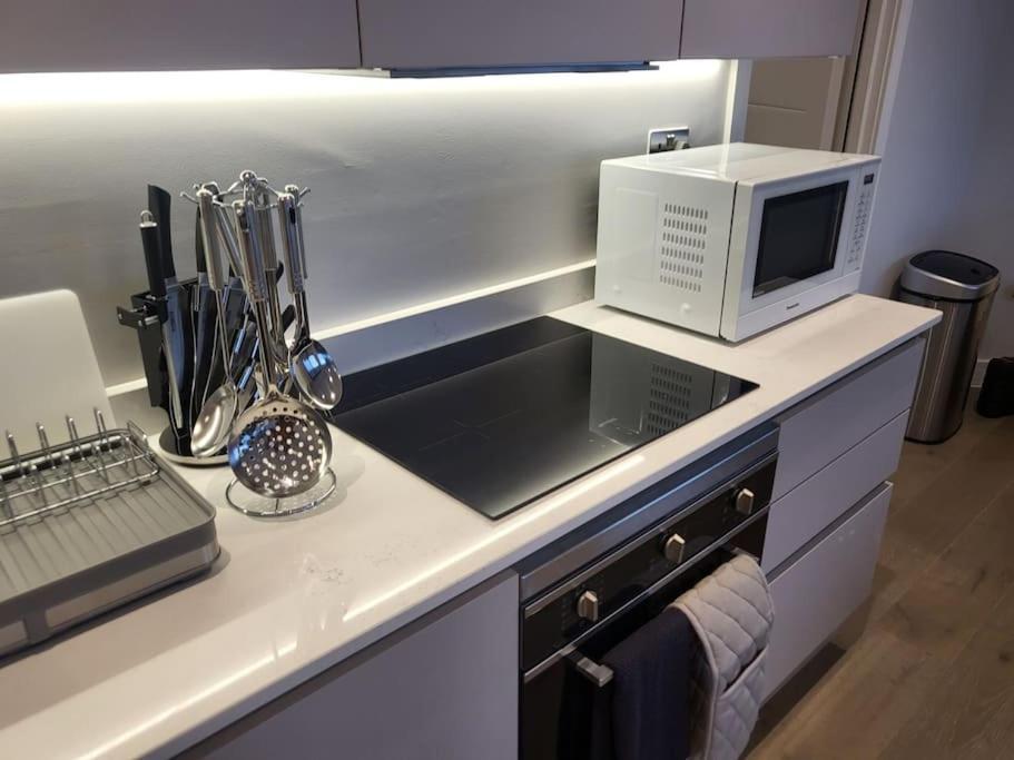 Entire Reigate Apartment Hosted By Pius エクステリア 写真