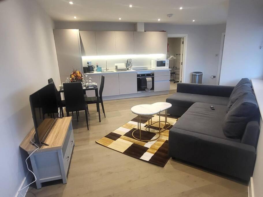 Entire Reigate Apartment Hosted By Pius エクステリア 写真