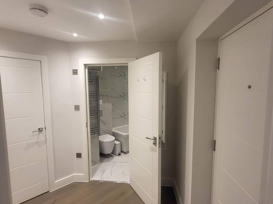 Entire Reigate Apartment Hosted By Pius エクステリア 写真