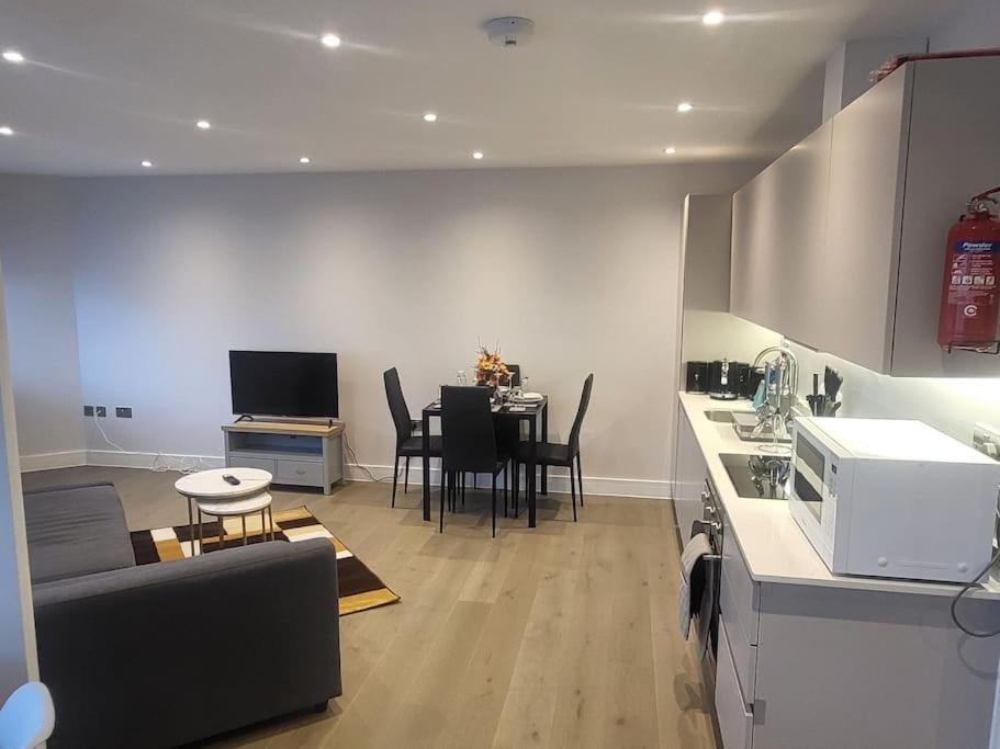 Entire Reigate Apartment Hosted By Pius エクステリア 写真