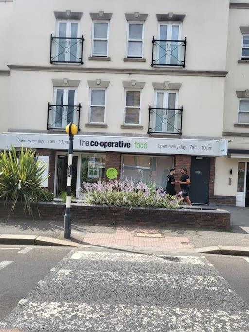 Entire Reigate Apartment Hosted By Pius エクステリア 写真